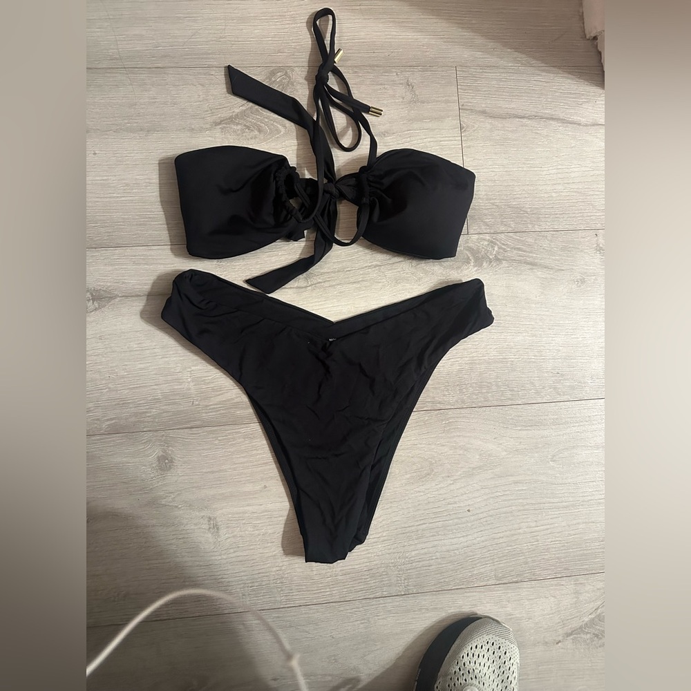 Monday swimwear copacabana top S and st Lucia bottom M black